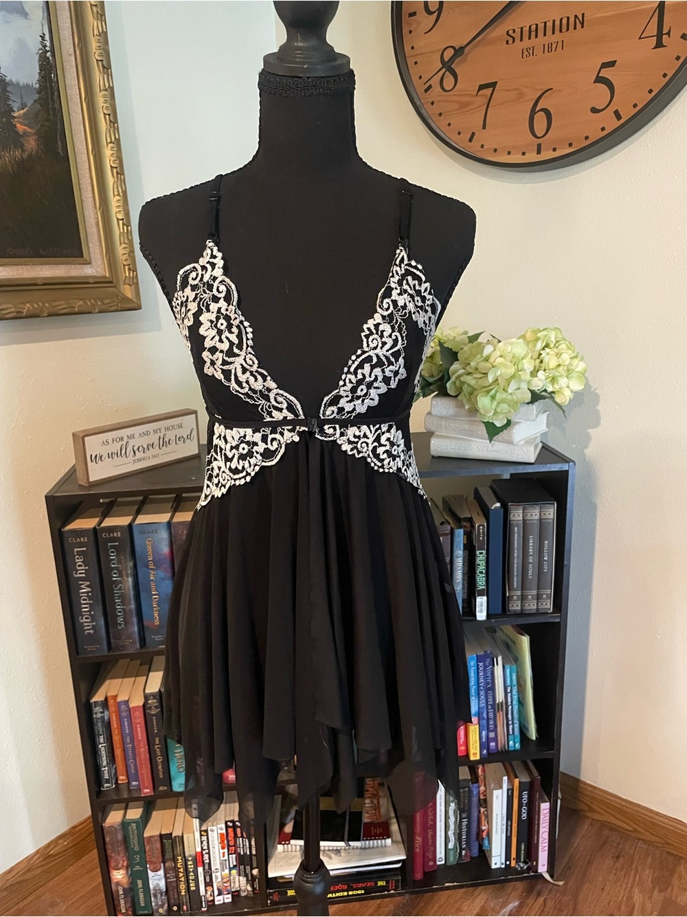 Black & White Lace-Trim Lingerie Chemise